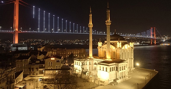 Karantinadaki İstanbul meydanlarından ve caddelerinden tarihi fotoğraflar!