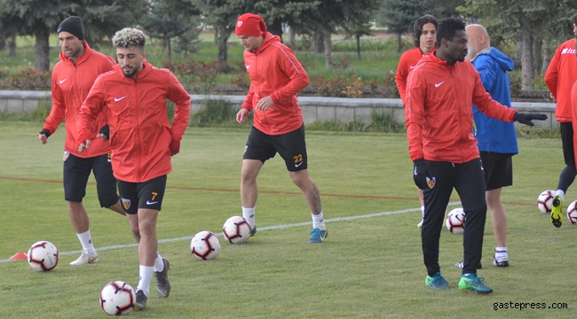 Kayserispor'da çalışmalar 2 eksikle sürdü