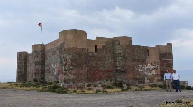 8 ASIRLIK KÖŞK, GÖK GÖZLEM EVİ OLACAK