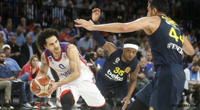 Anadolu Efes seride yine öne geçti