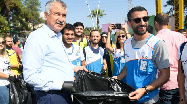 Başkan Zeydan Karalar elleriyle çöp topladı!