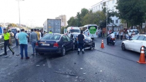 İstanbul'da zincirleme kaza! Trafik felç...