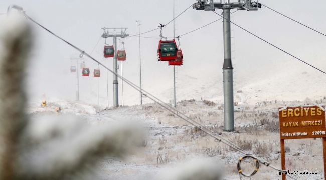 Erciyes Kayak Merkezi, beyaza büründü