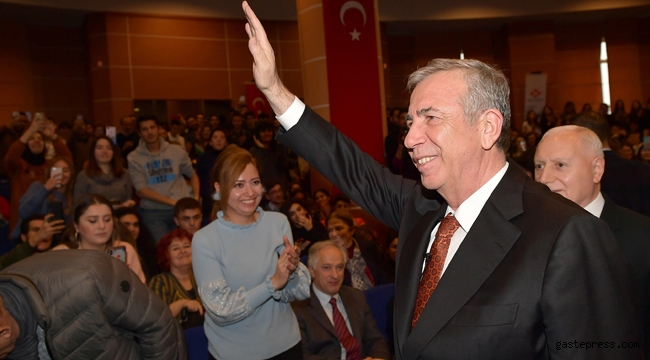 Başkan Mansur Yavaş'a Başkent Üniversitesi'nde Öğrencilerden Coşkulu Karşılama!