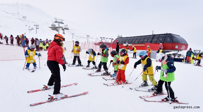 Erciyes'in Eteklerinde Kayak Bilmeyen Kalmasın