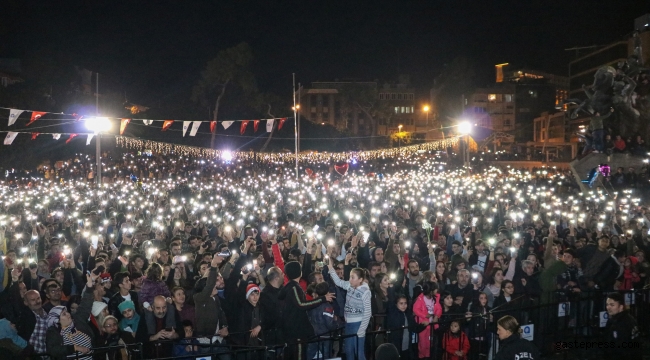 Türkiye yeni yıla coşkuyla girdi! İşte yurttan yeni yıl kutlamaları