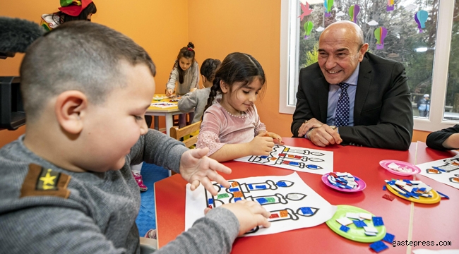 İzmir'de Anne işte, çocuk eğitimde! Kadifekale’nin de artık bir Masal Evi var!