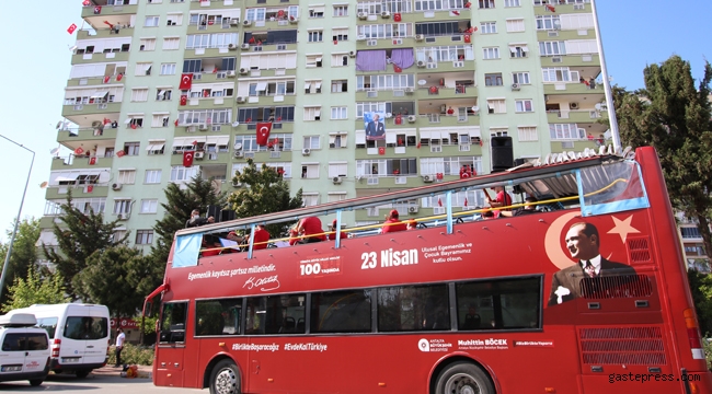 Antalya Büyükşehir Bandosu’ndan konser sürprizi! Balkonlarda 23 Nisan coşkusu! 