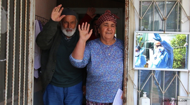 Antalya'da Evinden çıkamayan yaşlıların ayağına sağlık hizmeti!