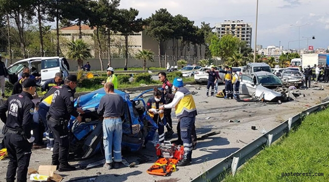 Hatay'da freni boşalan TIR, çok sayıda araca çarptı