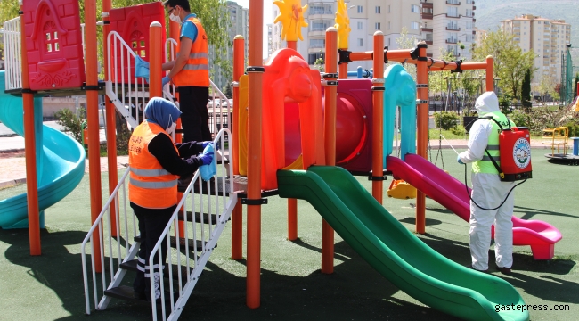 Kayseri Talas Belediyesi Çocuklar İçin Tüm Parkları Dezenfekte Ediyor