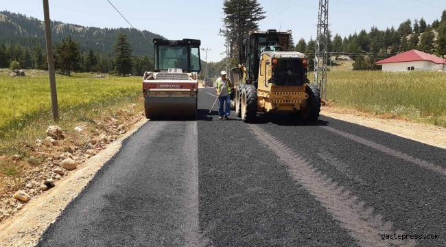 Adana Büyükşehir yayla ve köy yollarını yeniliyor