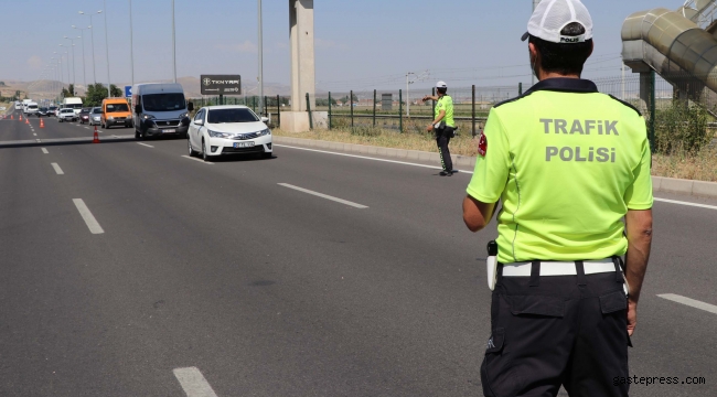 Kayseri polisinden drone ile kırmızı ışık denetimi!