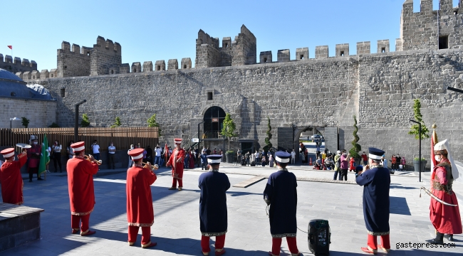 Hafta içi her gün Kayseri Kalesi’nde mehter gösteri düzenlenecek!