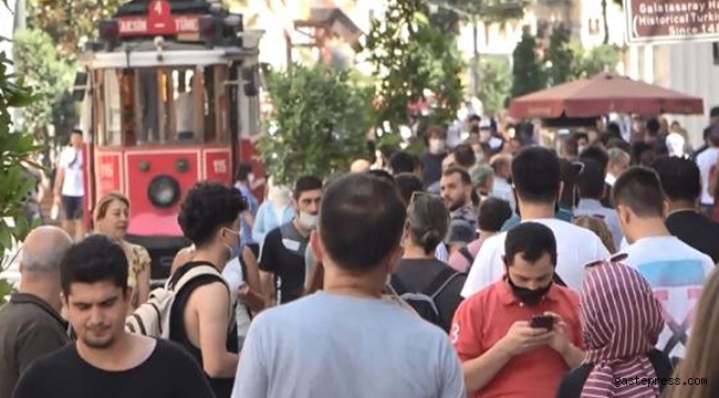 İstanbul'da, İstiklal Caddesi'nde korkutan kalabalık!