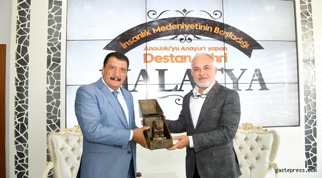 Kızılay Genel Başkanı Kınık’tan Malatya Büyükşehir Belediye Başkanı Gürkan’a ziyaret!