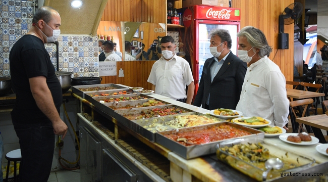 İzmir Bornova’da Koronavirüs denetimleri sürüyor!