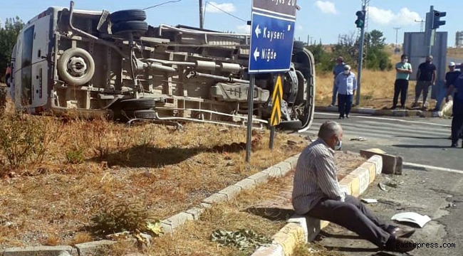 Kayseri'de minibüs ile kamyon çarpıştı: 8 yaralı!