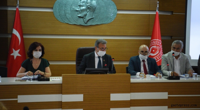 Bornova Belediye Başkanı Dr. Mustafa İduğ'dan başarılı gençlere ödül!