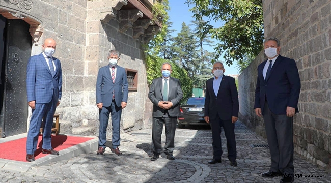 Kayseri'de Başkan Büyükkılıç, İl Başkanı Çopuroğlu ile Melikgazi, Kocasinan ve Talas Belediye Başkanları ile bir araya geldi!