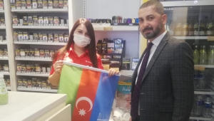 Kayseri Genç Girişimciler Derneği esnaf ve vatandaşlara Azerbaycan'a bayrağı dağıttı! 