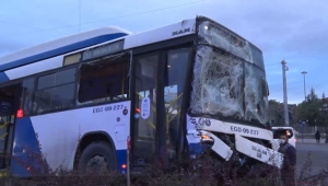 Ankara'da iki otobüsün çarpıştığı kazada 17 kişi yaralandı! 