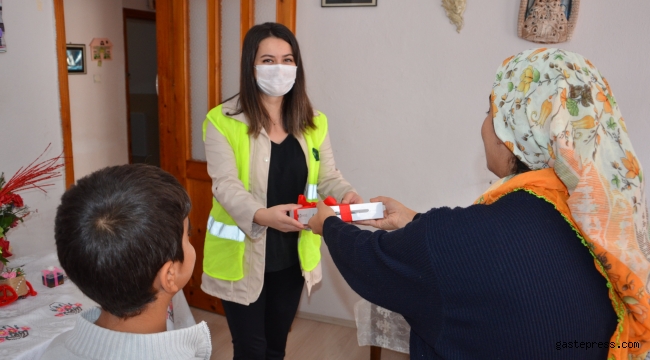 Antalya Büyükşehir Belediyesi merkez ve ilçelerde tablet yardımına devam ediyor!