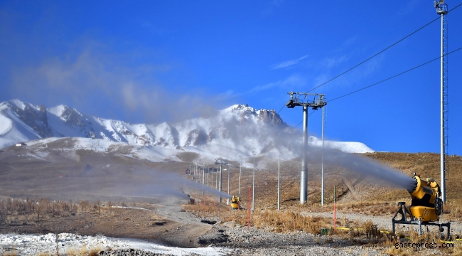 Erciyes'te kayak sezonu için suni karlama başladı!