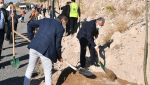 Kayseri'de Memduh Başkan Ali Dağı’ndaki fidan dikme etkinliğine katıldı!