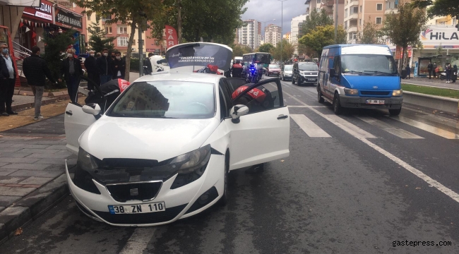 Polisin 'dur' ihtarına uymayan otomobilde bonzai ele geçirildi!