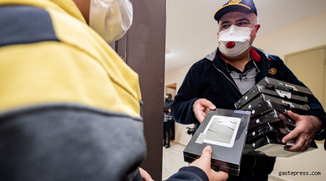 İzmirli depremzede çocuklara Ankara’dan tablet desteği!