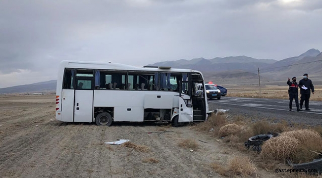 Konya'da midibüs devrildi: 14 yaralı!