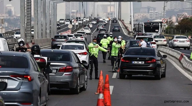 Bu nasıl tam kapanma! İlk günde toplu ulaşım ve trafikte yoğunluk!