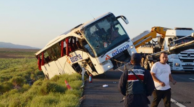 Aksaray'da yolcu otobüsü devrildi: 22 yaralı!