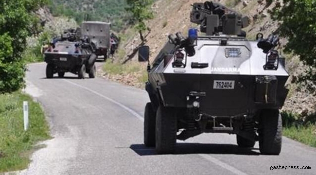 Siirt'te askeri aracın geçişi sırasında patlama meydana geldi!