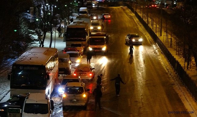 Yozgat’ta 15 araç birbirine girdi!