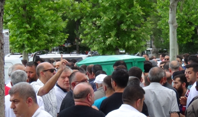 Çocuğunu kurtarmak isterken hayatını kaybeden baba toprağa verildi!