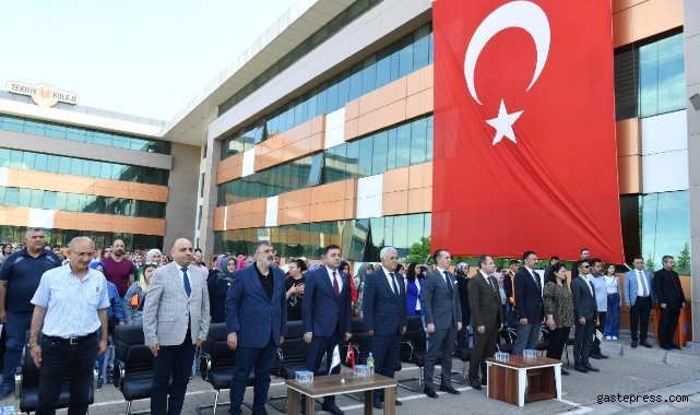 Kayseri OSB Teknik Koleji’nde mezuniyet sevinci!