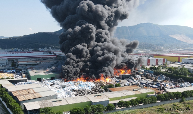 Manisa'da geri dönüşüm fabrikasında yangın çıktı!