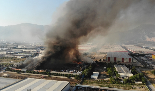 Manisa'daki fabrika yangını 16 saattir devam ediyor!