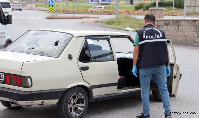 Otomobildeki kardeşlere kanlı pusu: 2 yaralı