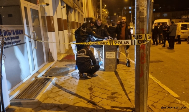 AK Parti il binasına molotoflu saldırı!