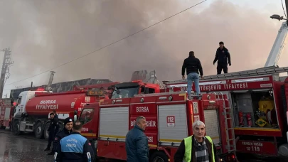 Geri dönüşüm tesisinde başlayan yangın fabrikaya sıçradı!