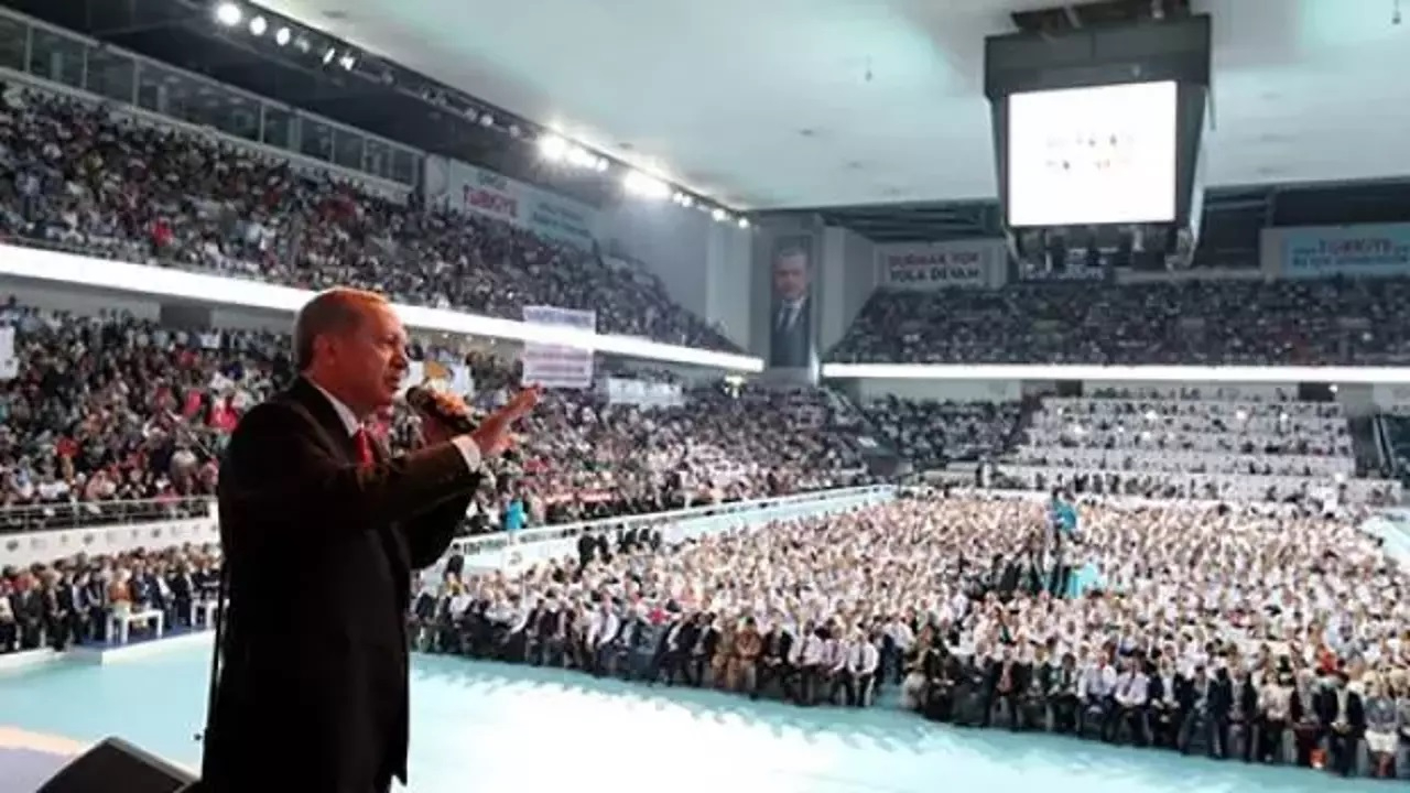 AK Parti'de Kongre Sloganı Belli Oldu: "Adında AK, Işığında İstikbal"