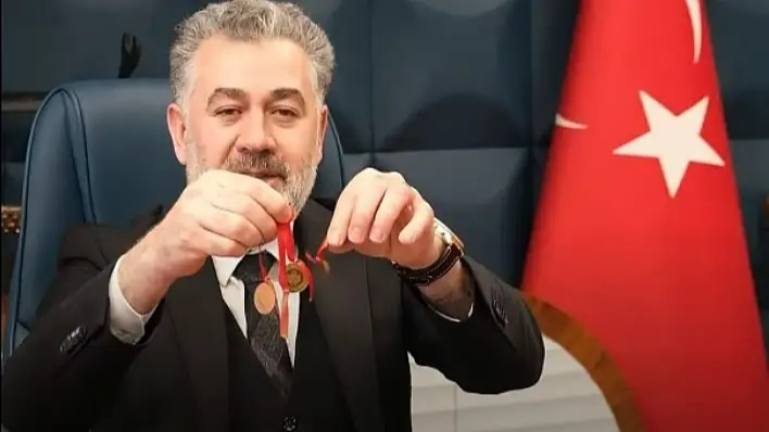 Sedat Kılınç’tan AK Parti’ye Ekonomi Tepkisi: "Emekli Maaşı Yarım Altından Fazla Değil"