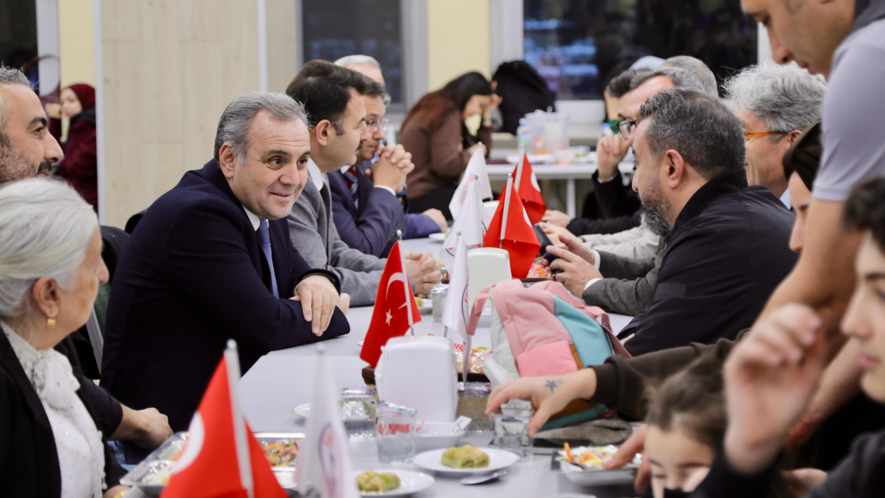 Rektör Prof. Dr. Altun, Öğrencilerle İftar Yaptı!