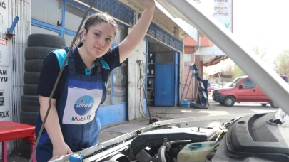 Kayseri'de Genç Kız, Motor Ustalığına Adım Attı: "Babamla Yeniden Çalışmak İstiyorum"