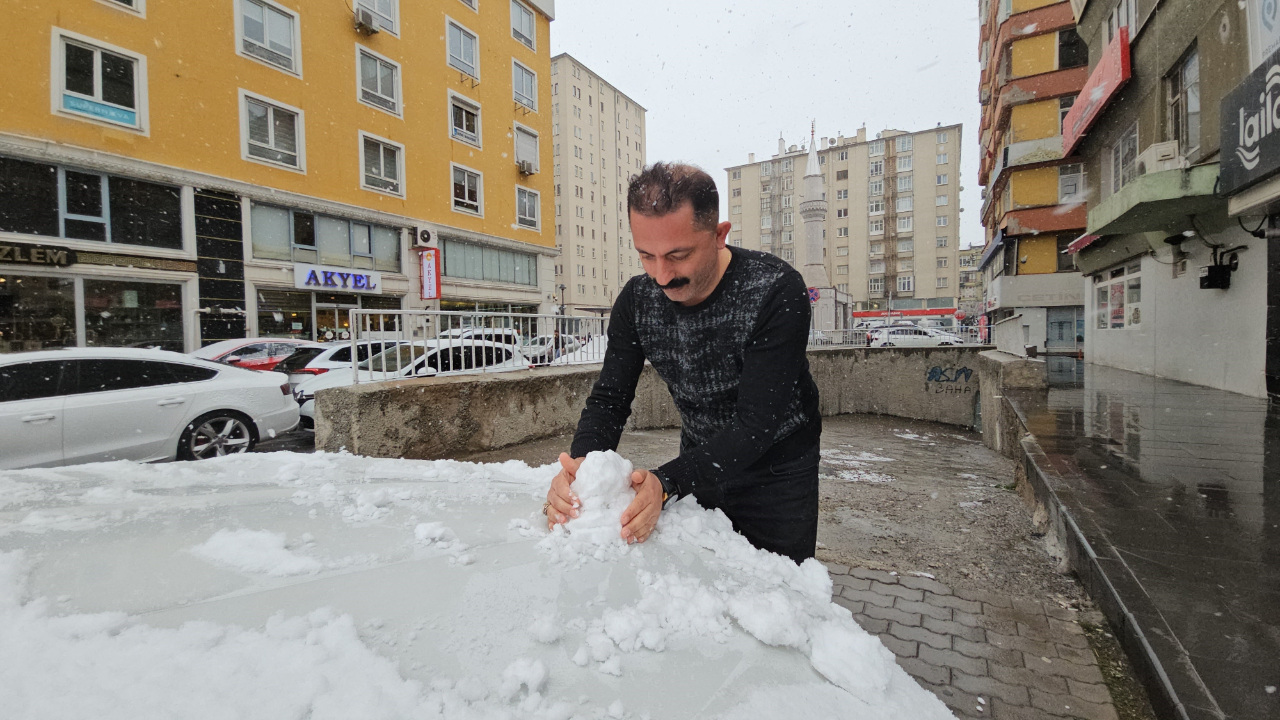 Mart karı Kayseri'yi beyaza bürüdü!