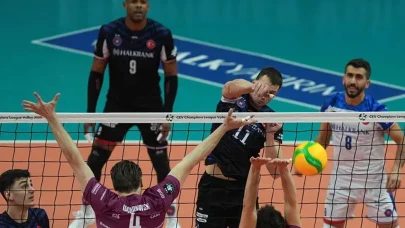 Halkbank, CEV Şampiyonlar Ligi'nde Fırtına Gibi Esti: Polonya Temsilcisini 4 Sette Devirdi!