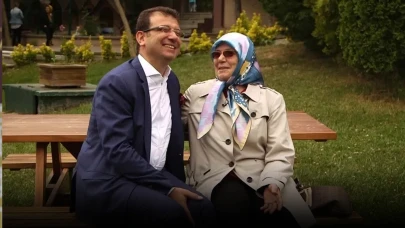 İmamoğlu'ndan annesine: Üzülme anne bugünler geçecek!